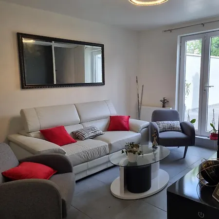 Chez Izza Au Calme Frühstückspension Poulainville