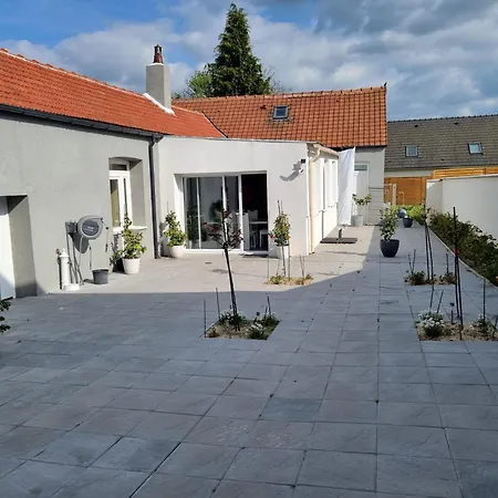 Chez Izza Au Calme Frühstückspension Poulainville